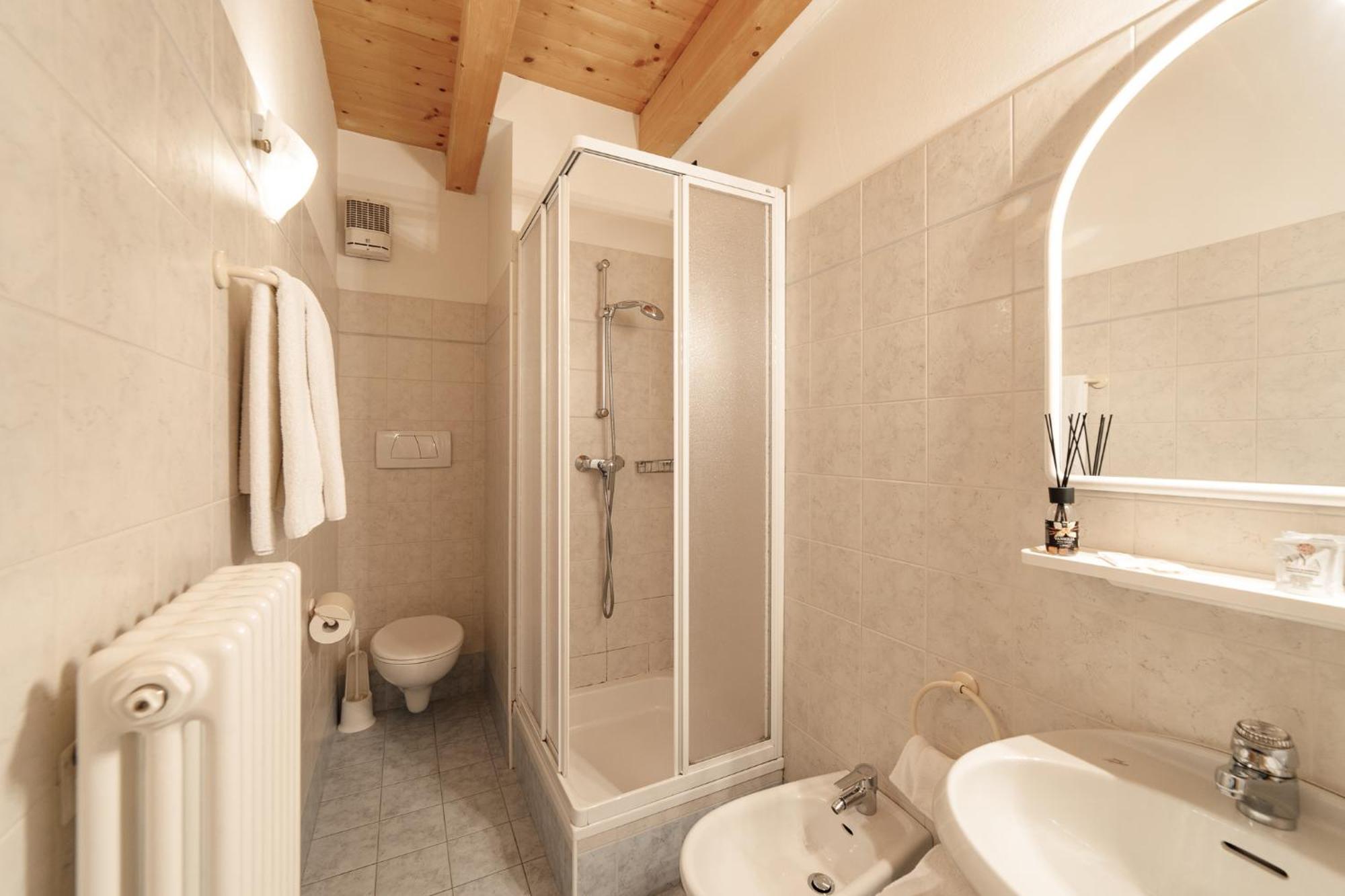 Hotel Al Bivio - Pizzeria, Pool & Sauna Imer Екстер'єр фото