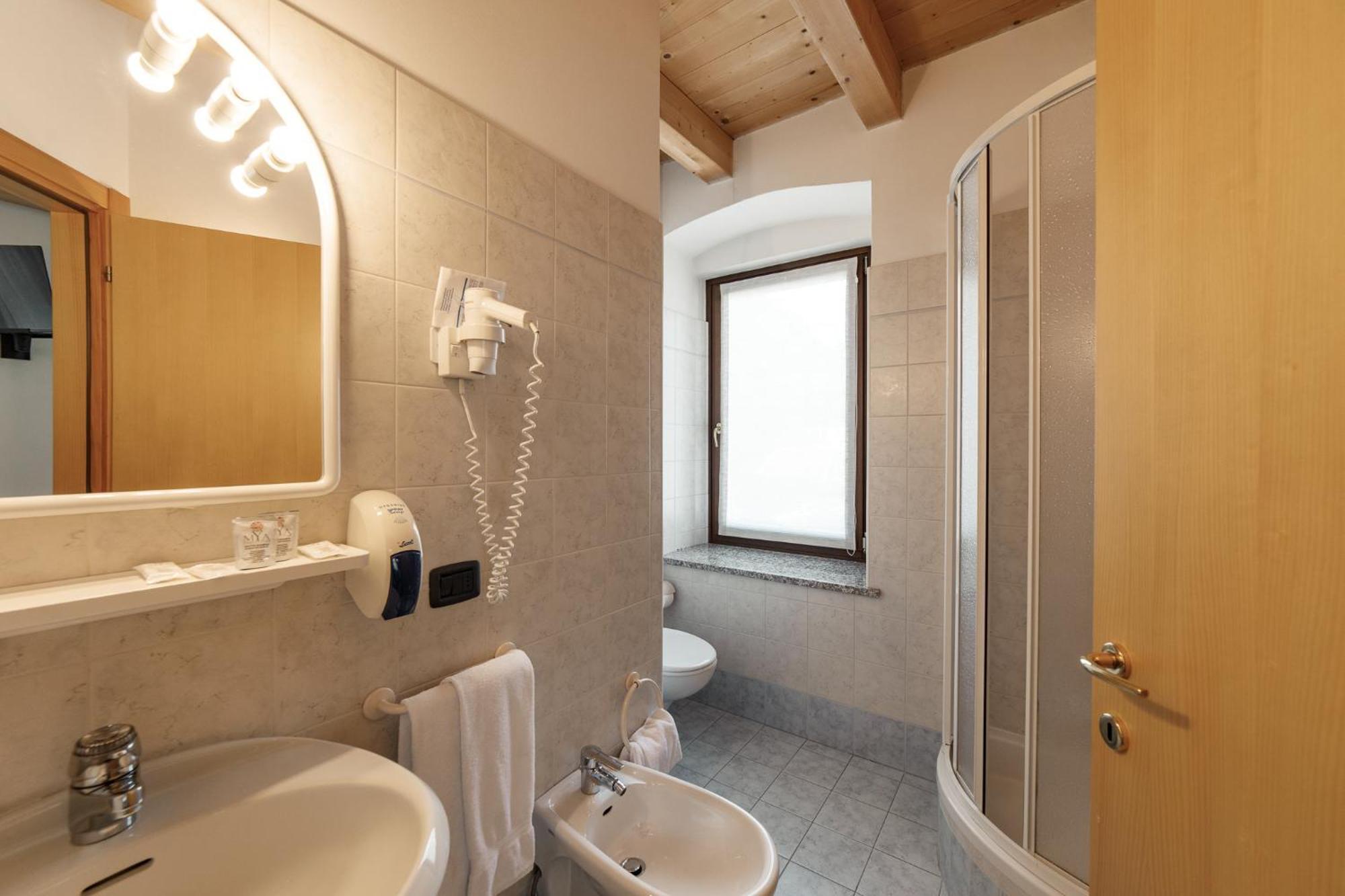 Hotel Al Bivio - Pizzeria, Pool & Sauna Imer Екстер'єр фото