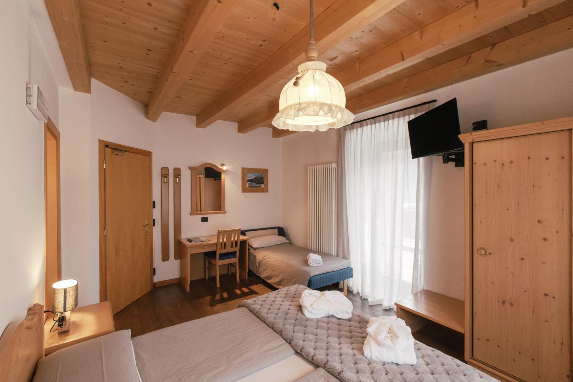 Hotel Al Bivio - Pizzeria, Pool & Sauna Imer Екстер'єр фото