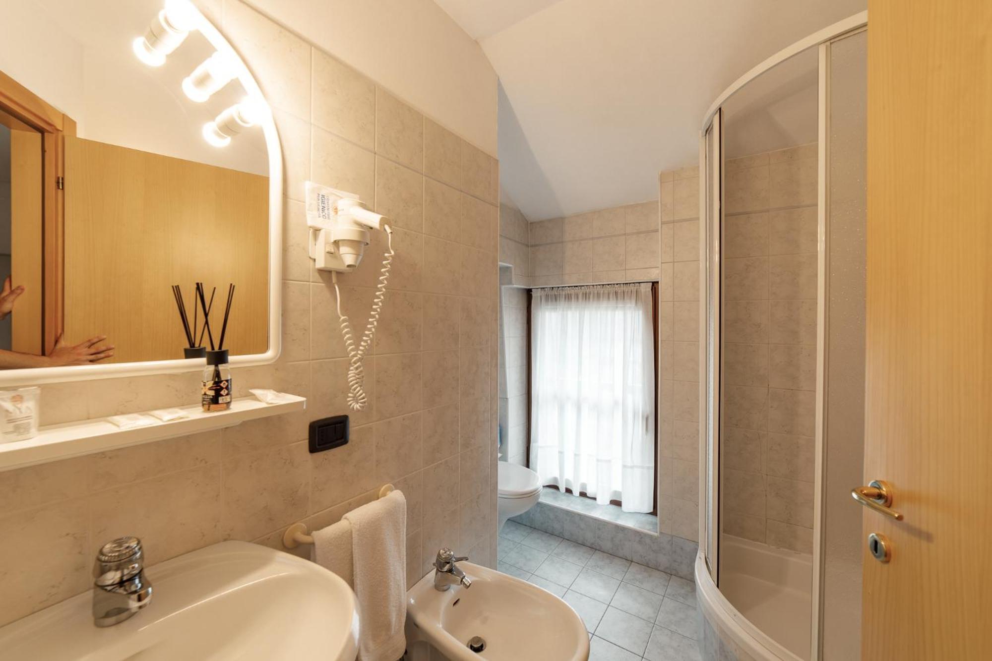 Hotel Al Bivio - Pizzeria, Pool & Sauna Imer Екстер'єр фото