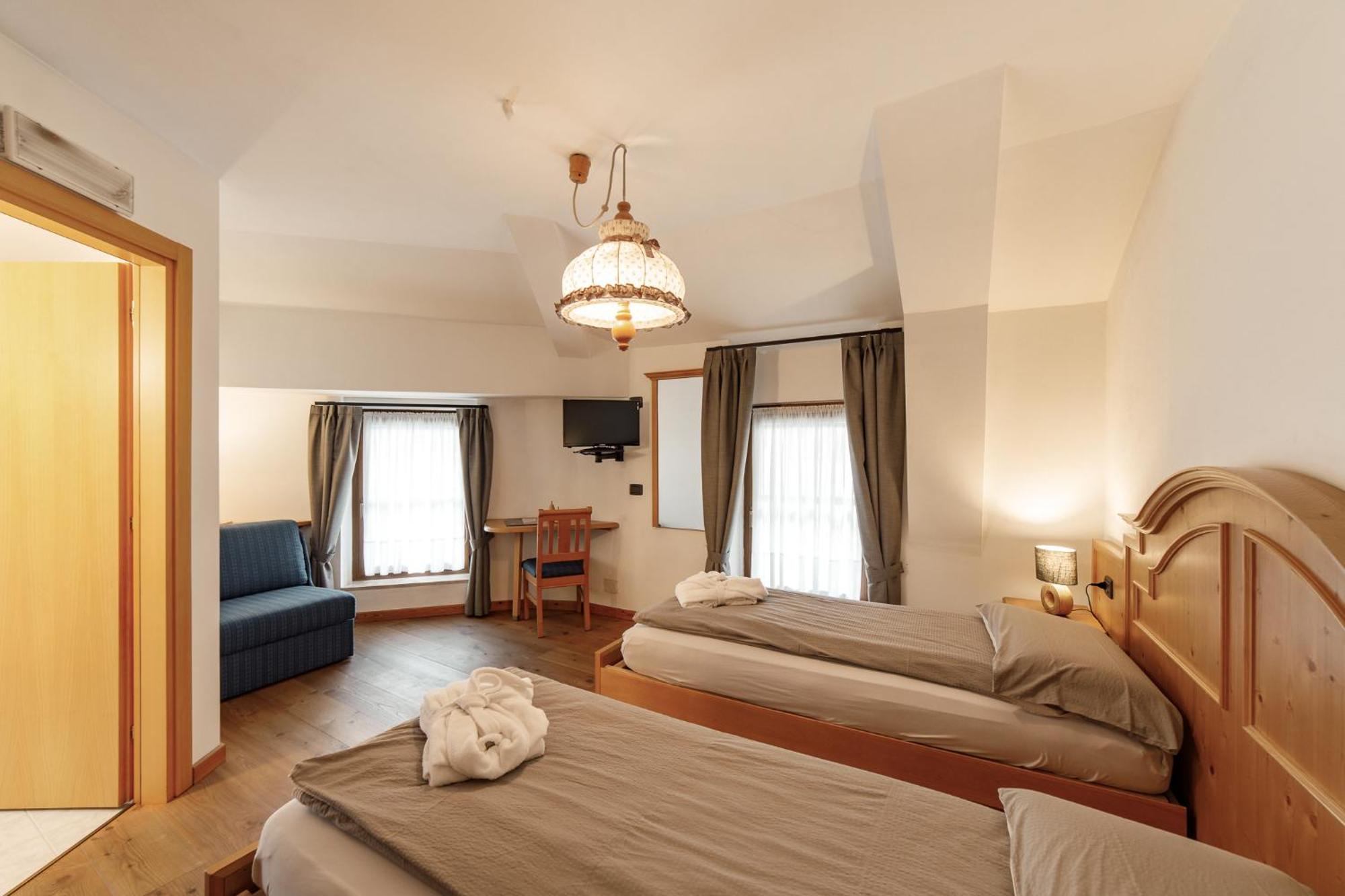 Hotel Al Bivio - Pizzeria, Pool & Sauna Imer Екстер'єр фото
