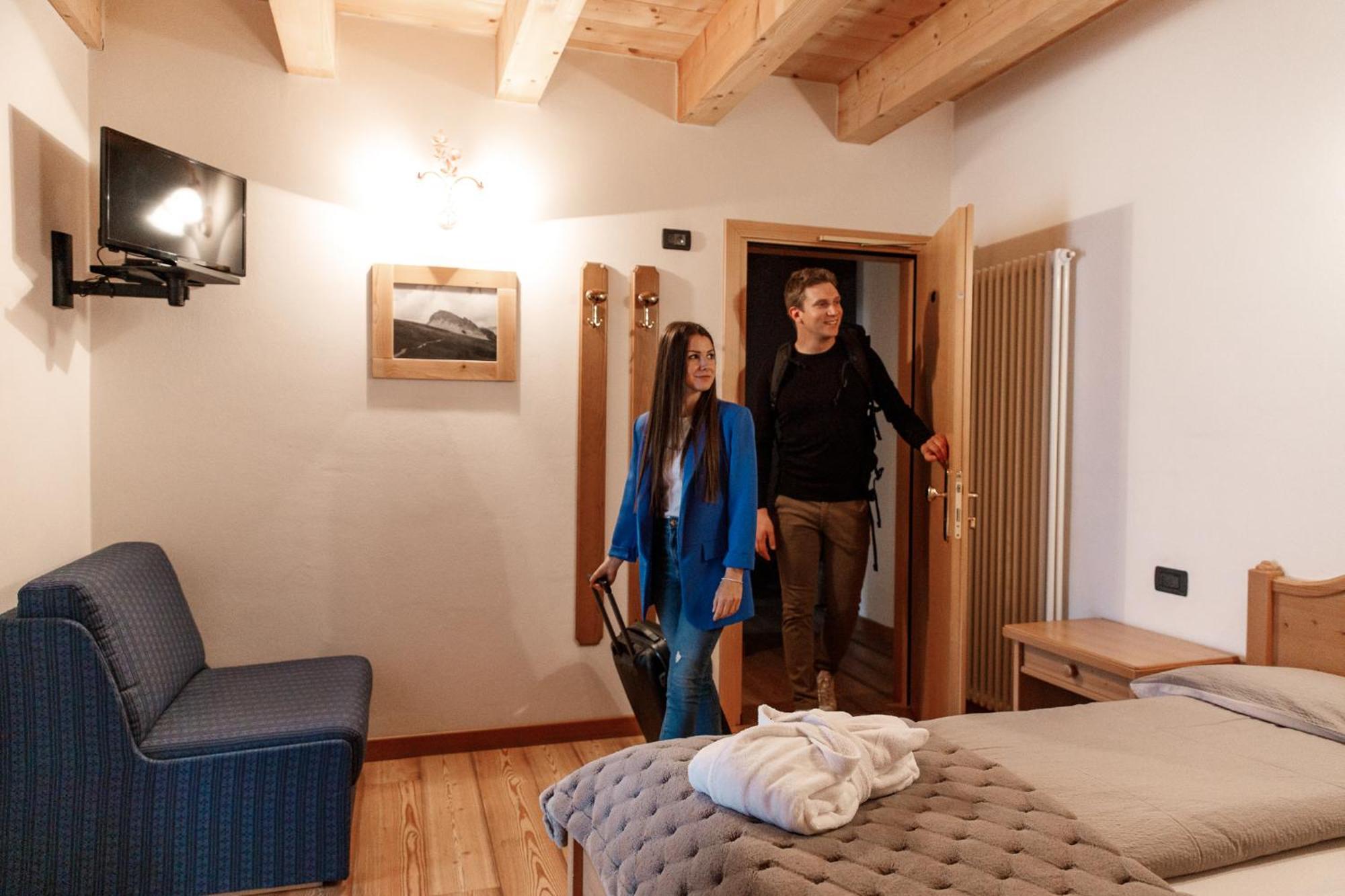 Hotel Al Bivio - Pizzeria, Pool & Sauna Imer Екстер'єр фото