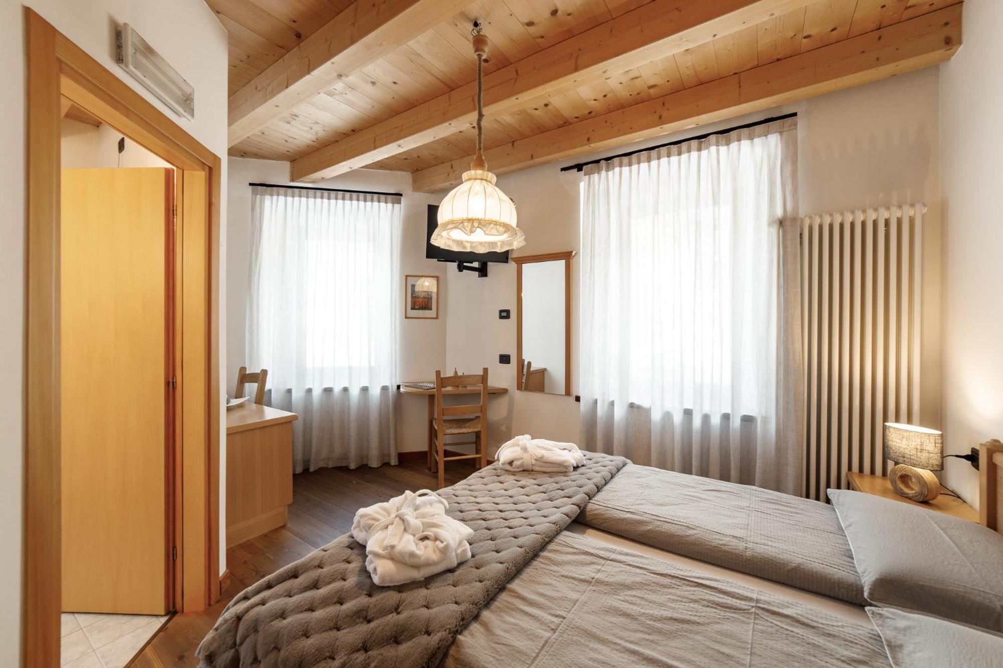 Hotel Al Bivio - Pizzeria, Pool & Sauna Imer Екстер'єр фото